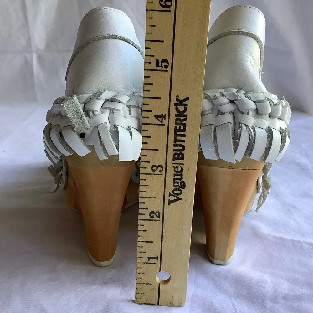 NWB Y2K Women’s Irregular Choice White Leather Carved Wood Wedge Heels Sz 8 - Picture 8 of 10